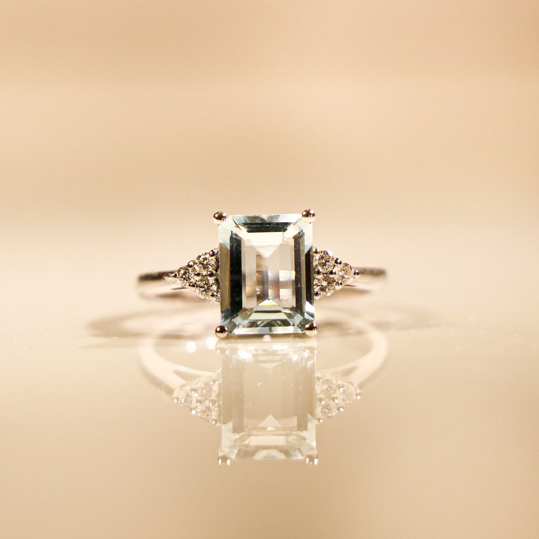 AQUAMARINE RING WHITE GOLD