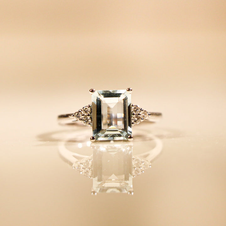 AQUAMARINE RING WHITE GOLD