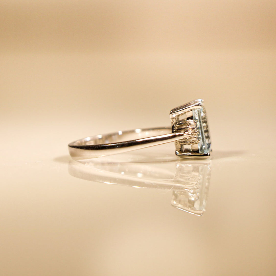 AQUAMARINE RING WHITE GOLD