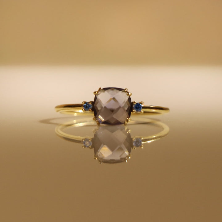 CLÉO MINI AMETHYST YELLOW GOLD RING