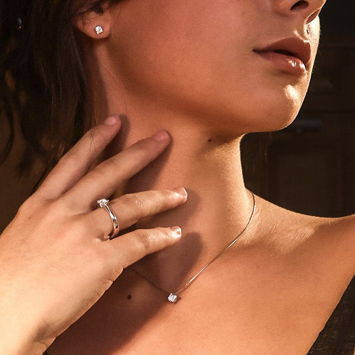 COLLANA SOLITARIO CON DIAMANTE IN ORO BIANCO